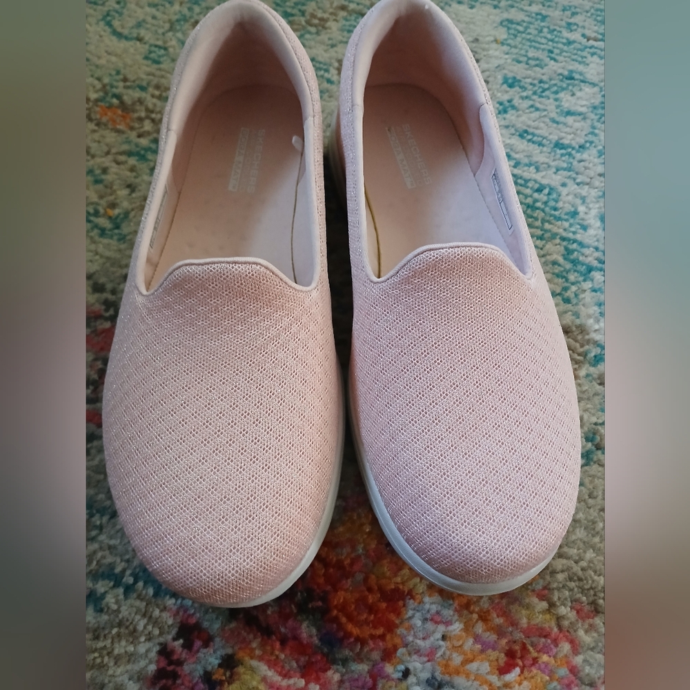 SKECHERS Air Cooled Goga Mat Pink NWOT